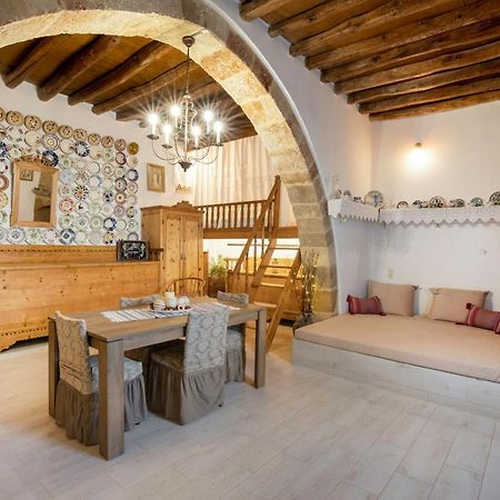 "Finio" Traditional House Apartment อาร์คานเยโลส ภายนอก รูปภาพ