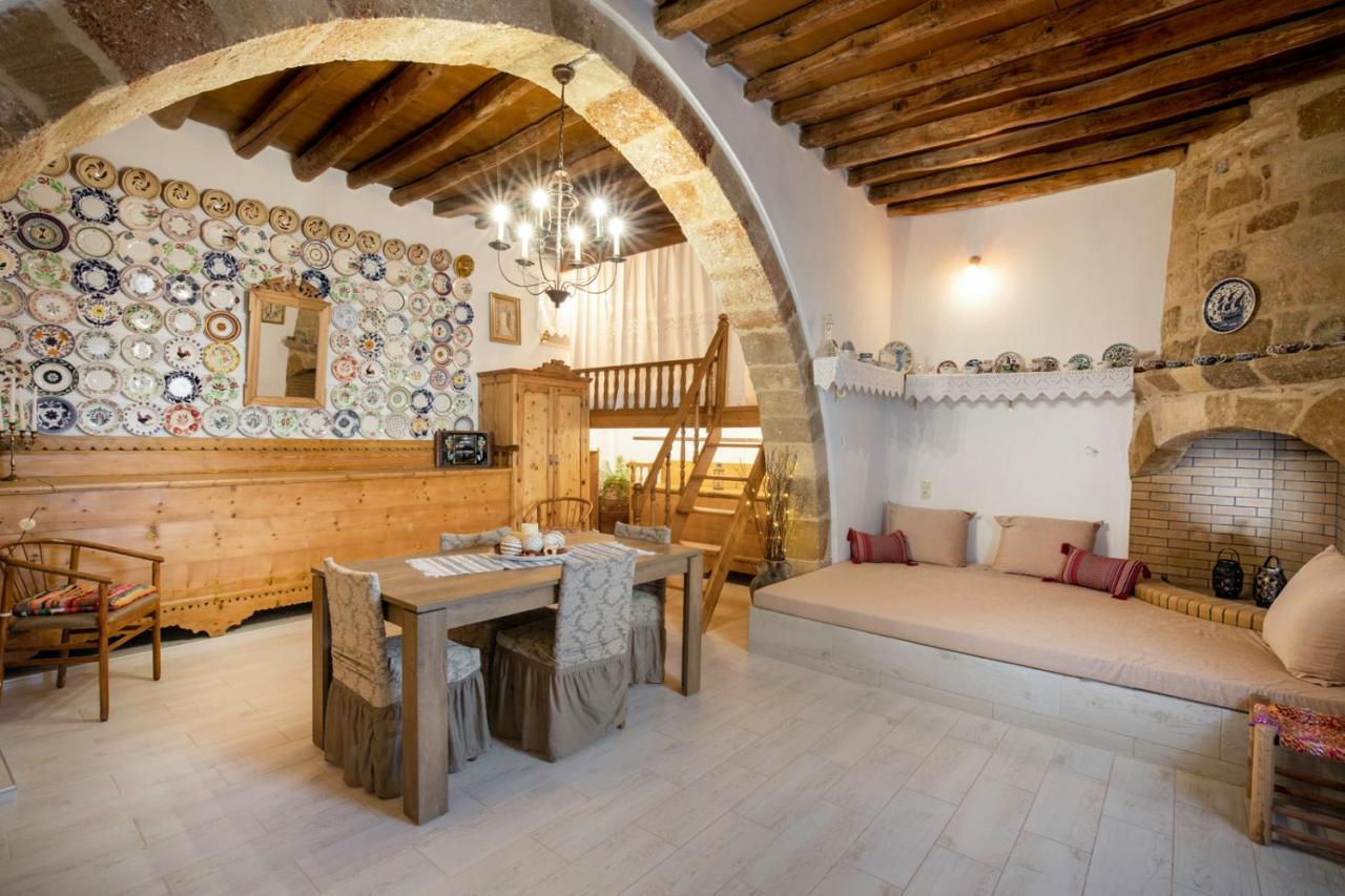 "Finio" Traditional House Apartment อาร์คานเยโลส ภายนอก รูปภาพ