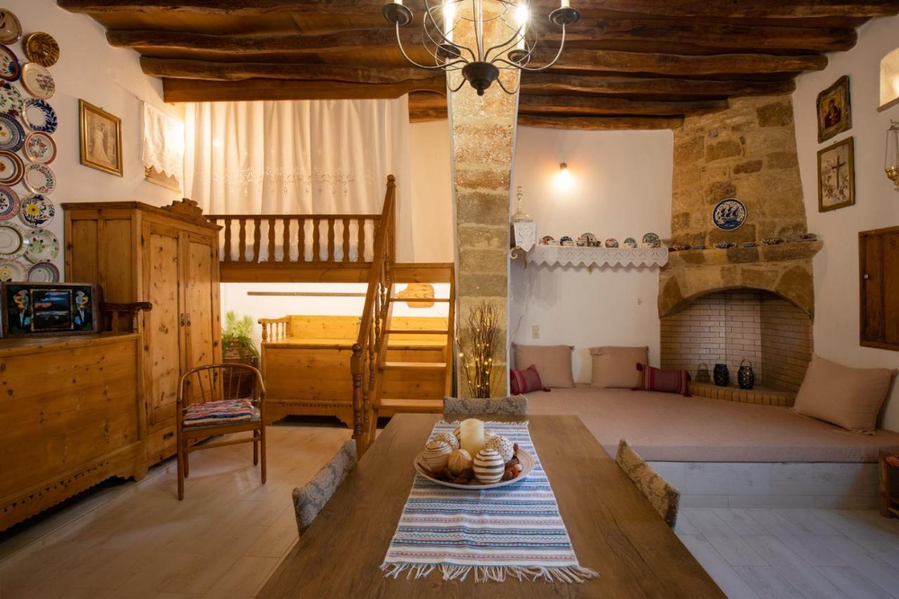 "Finio" Traditional House Apartment อาร์คานเยโลส ภายนอก รูปภาพ