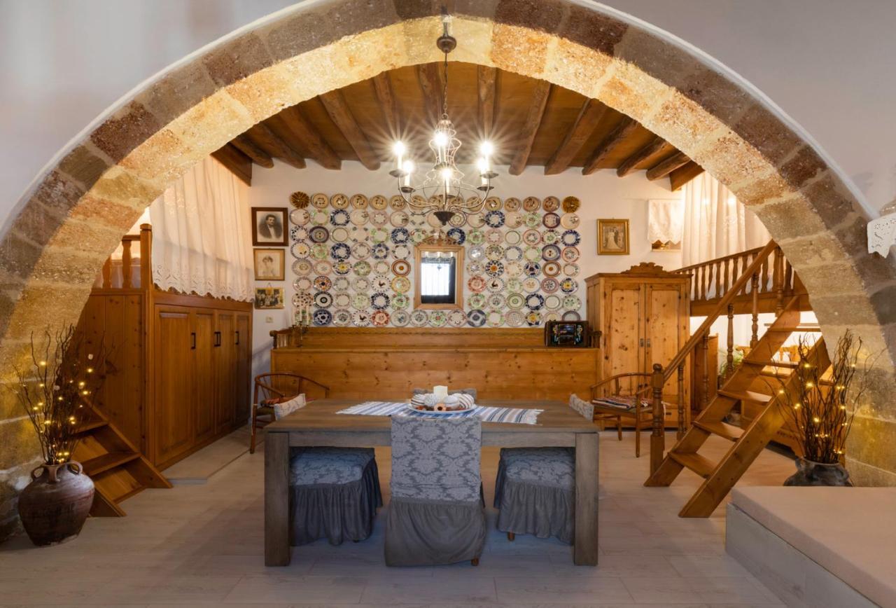 "Finio" Traditional House Apartment อาร์คานเยโลส ภายนอก รูปภาพ