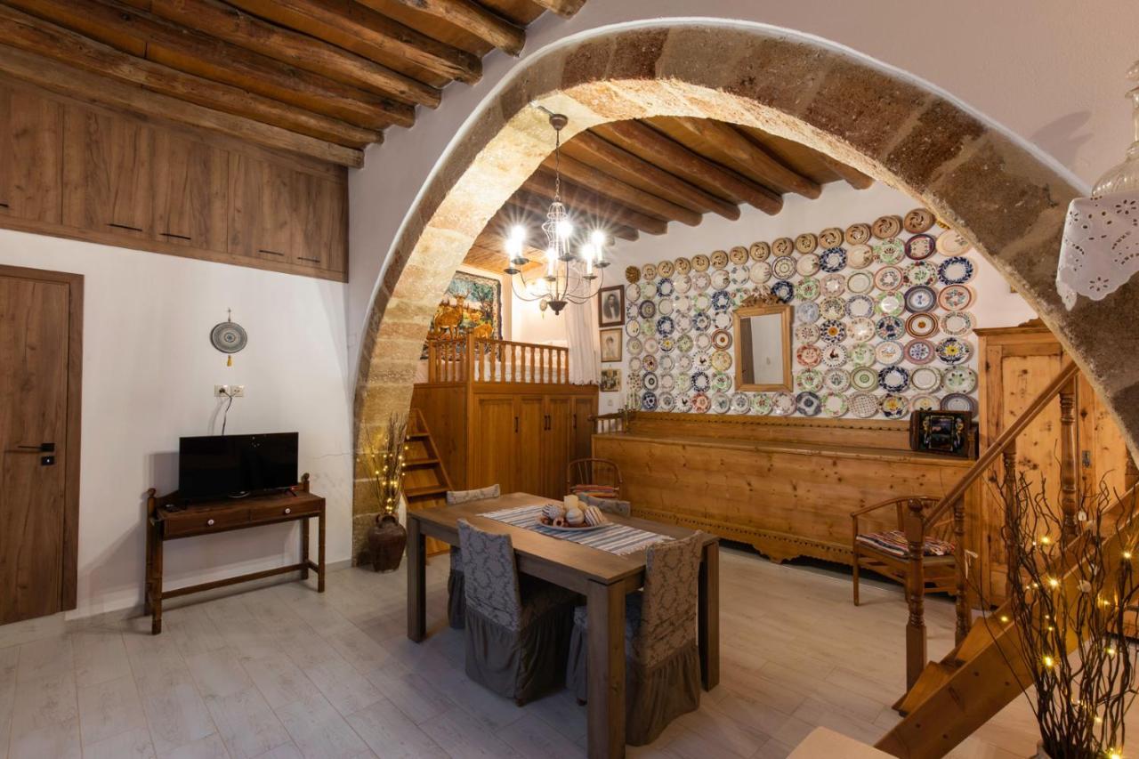 "Finio" Traditional House Apartment อาร์คานเยโลส ภายนอก รูปภาพ