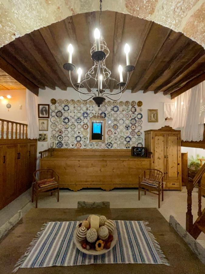 "Finio" Traditional House Apartment อาร์คานเยโลส ภายนอก รูปภาพ