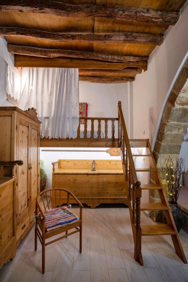 "Finio" Traditional House Apartment อาร์คานเยโลส ภายนอก รูปภาพ