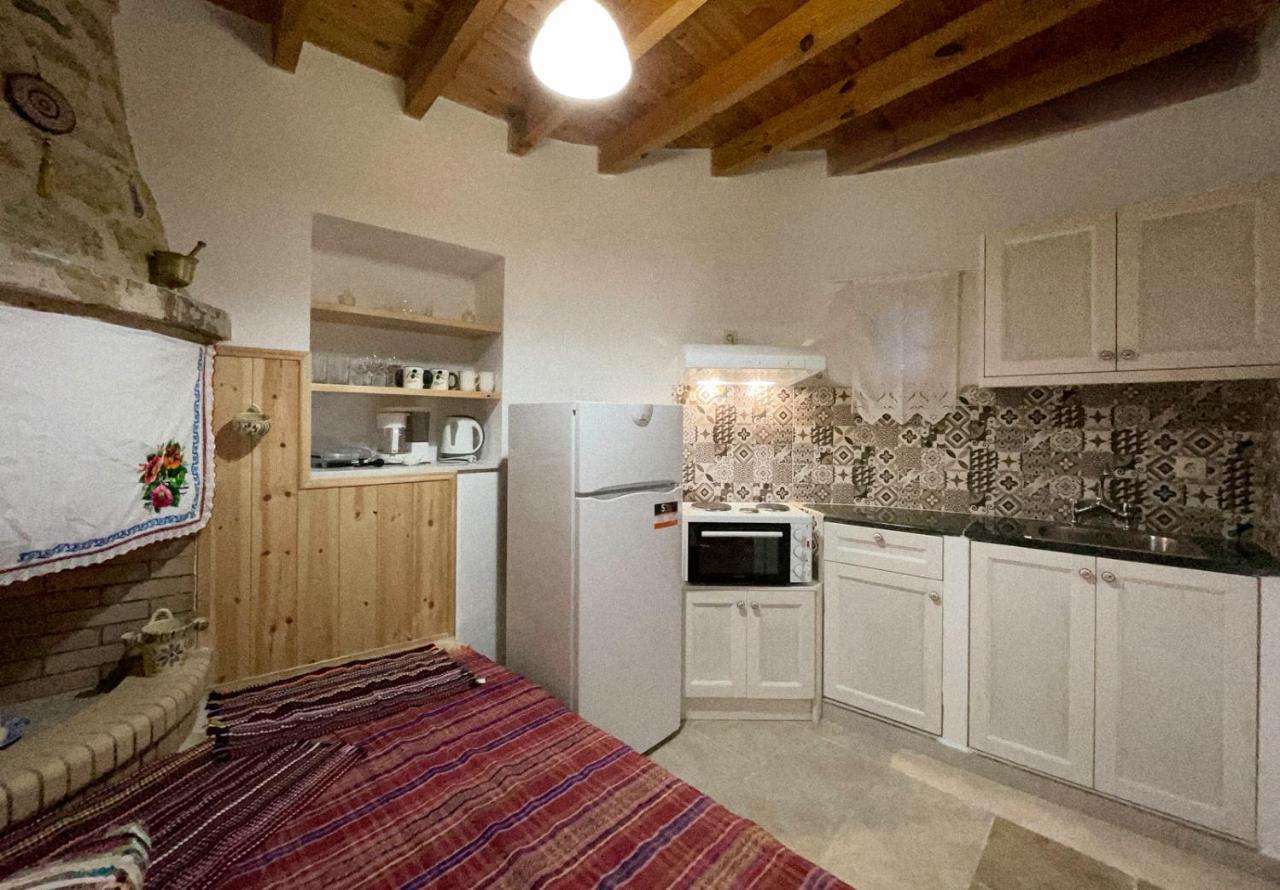 "Finio" Traditional House Apartment อาร์คานเยโลส ภายนอก รูปภาพ