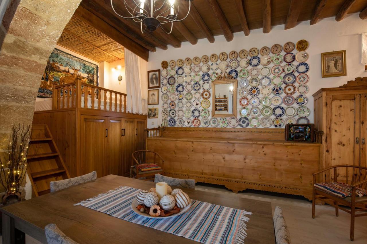"Finio" Traditional House Apartment อาร์คานเยโลส ภายนอก รูปภาพ