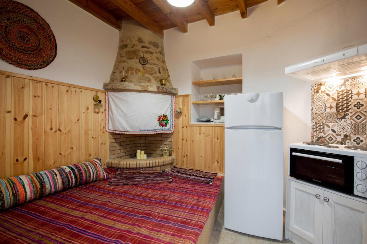 "Finio" Traditional House Apartment อาร์คานเยโลส ภายนอก รูปภาพ
